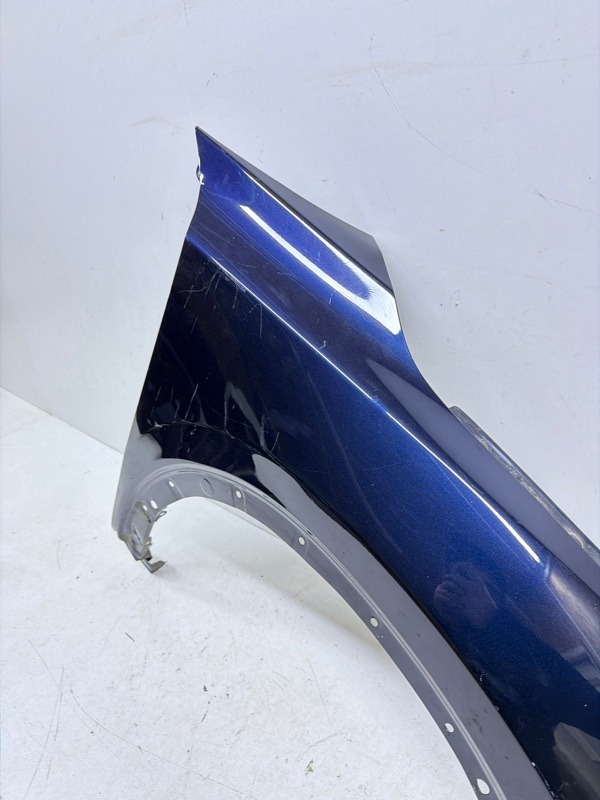 Крыло переднее правое