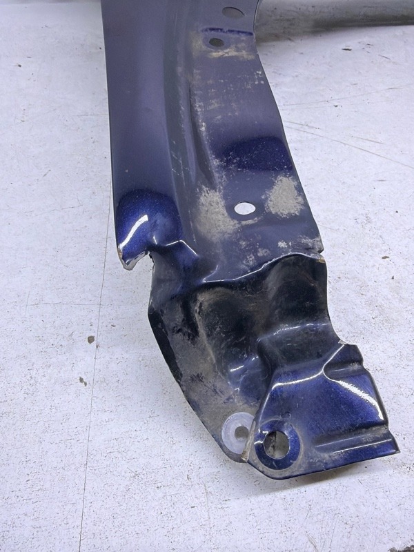 Крыло переднее правое