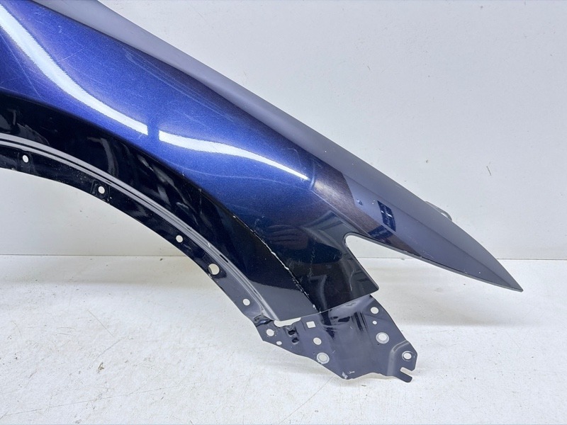 Крыло переднее правое