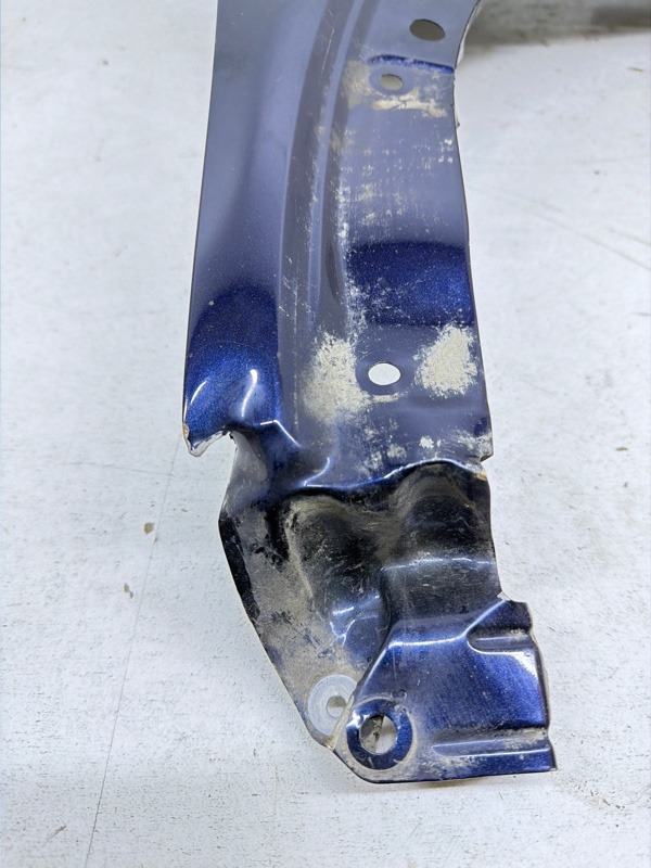 Крыло переднее правое