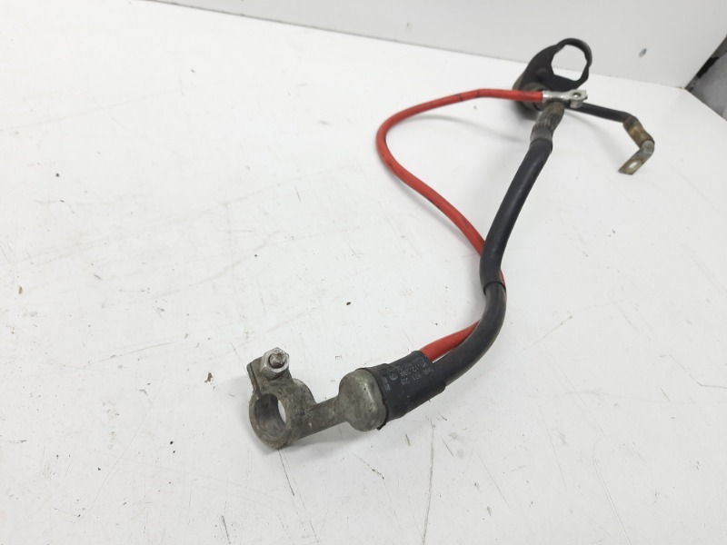 Клемма аккумулятора +