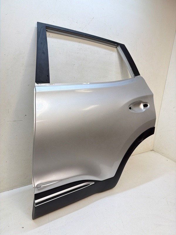 Дверь задняя левая