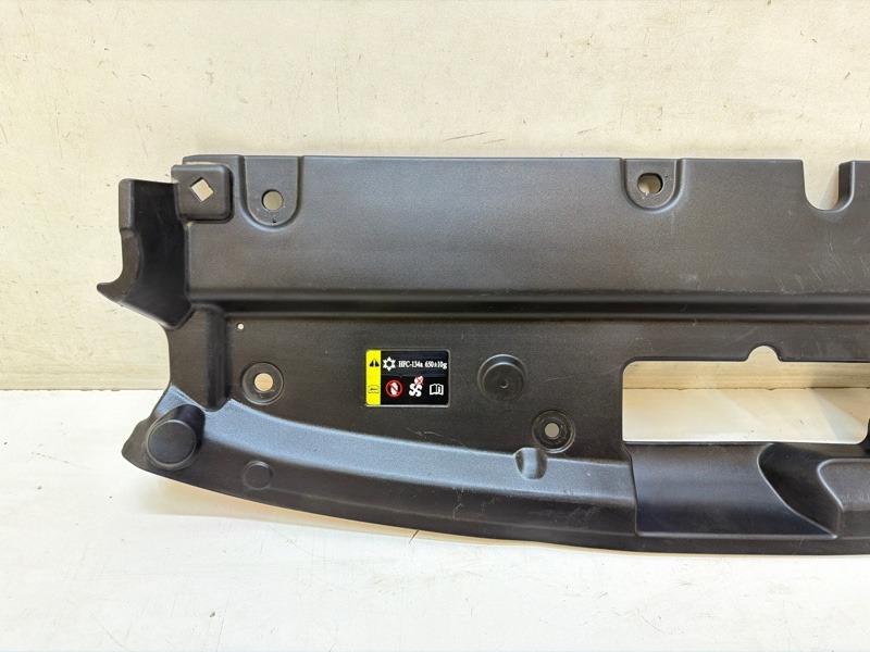 Кожух замка капота