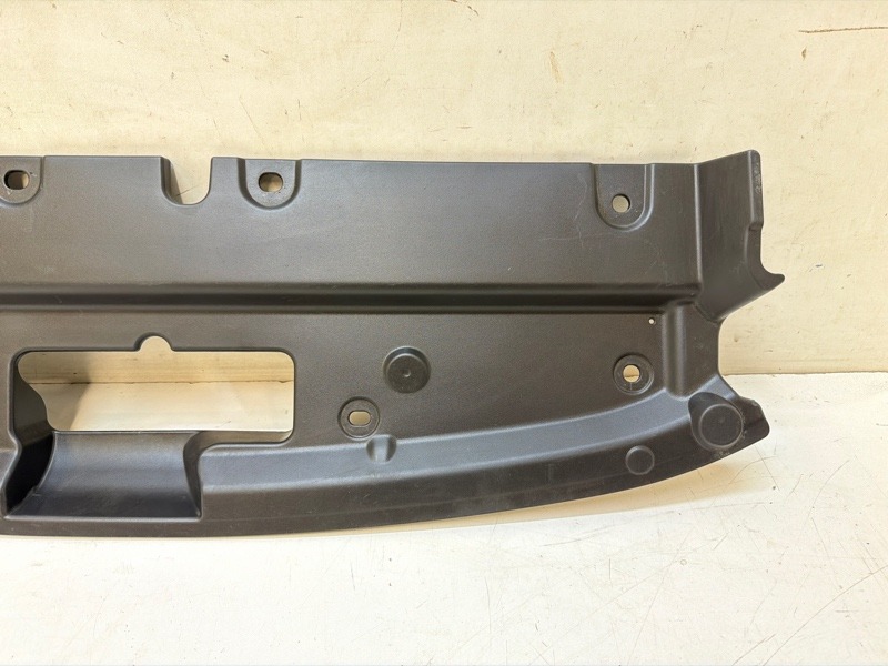 Кожух замка капота