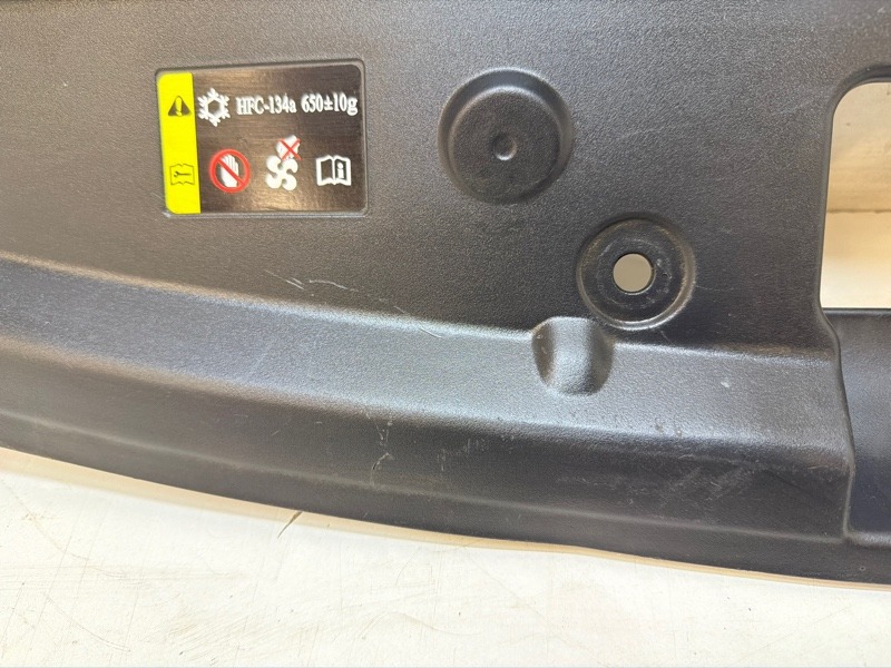 Кожух замка капота