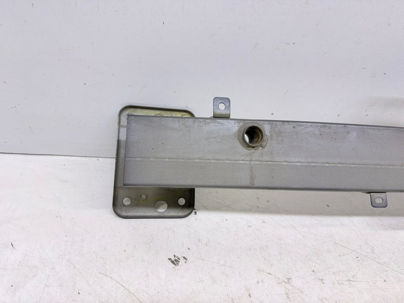 Усилитель переднего бампера