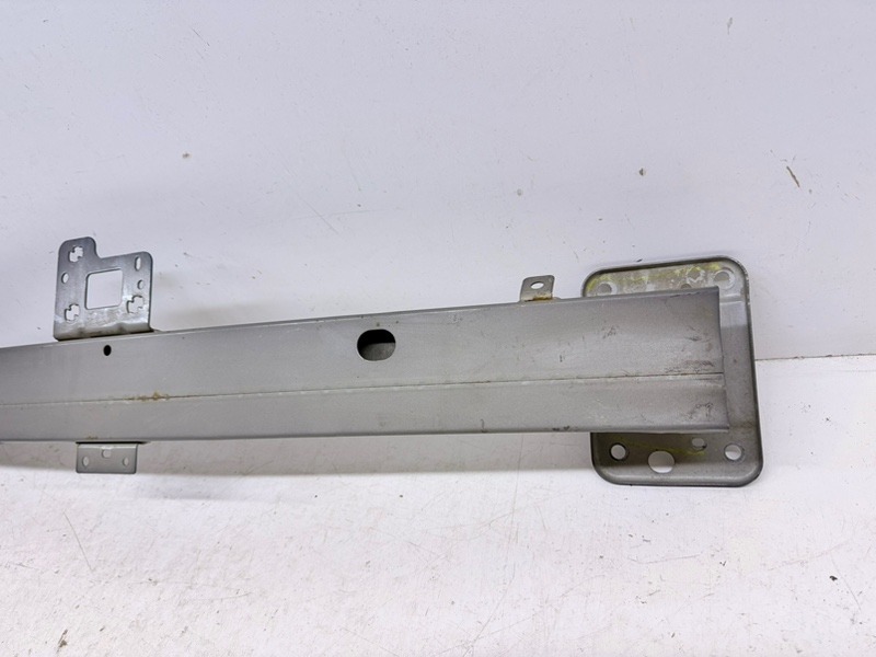 Усилитель переднего бампера