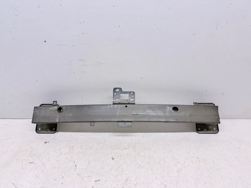 Усилитель переднего бампера