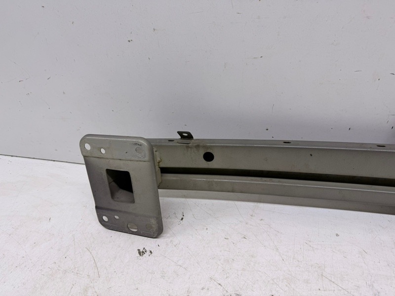 Усилитель переднего бампера