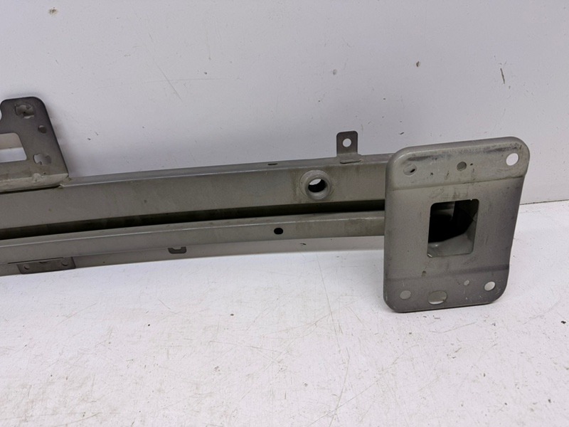 Усилитель переднего бампера