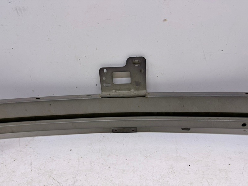 Усилитель переднего бампера