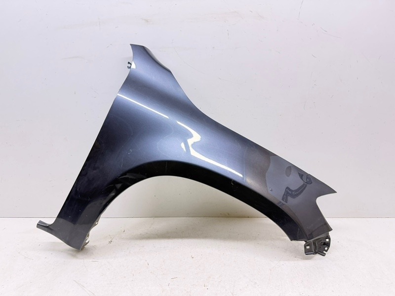 Крыло переднее правое