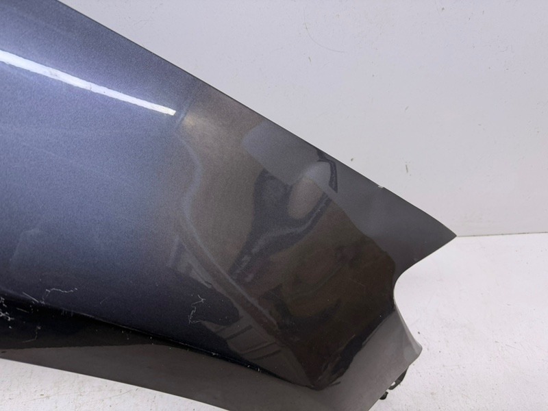 Крыло переднее правое