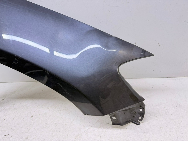 Крыло переднее правое