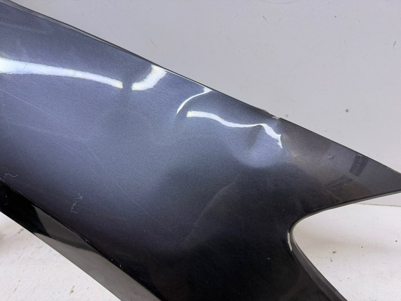 Крыло переднее правое