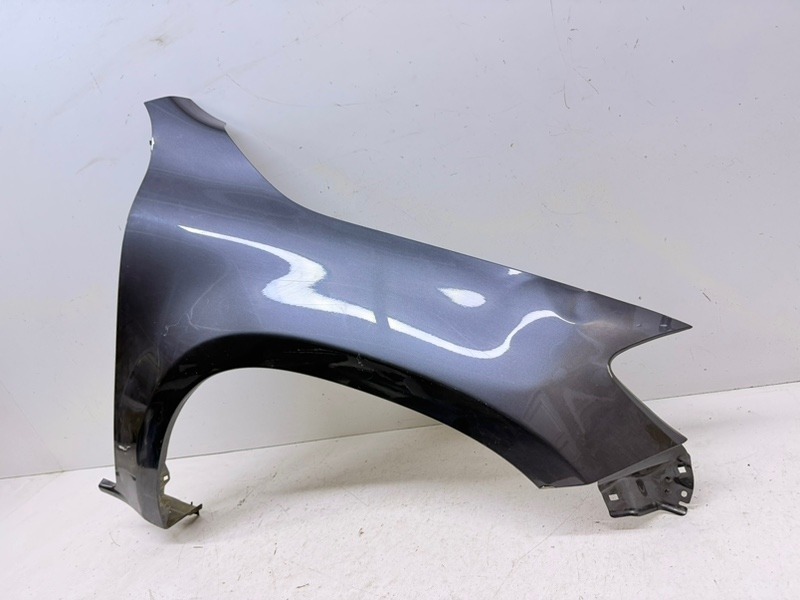 Крыло переднее правое