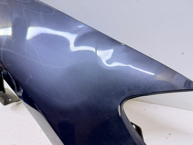 Крыло переднее правое