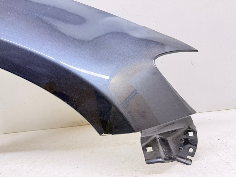 Крыло переднее правое