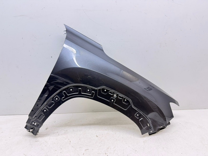 Крыло переднее правое