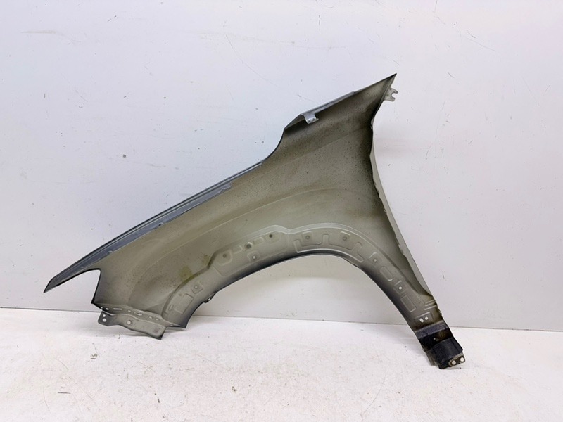 Крыло переднее правое