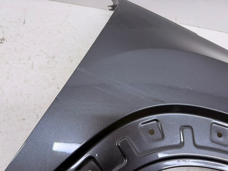 Крыло переднее правое