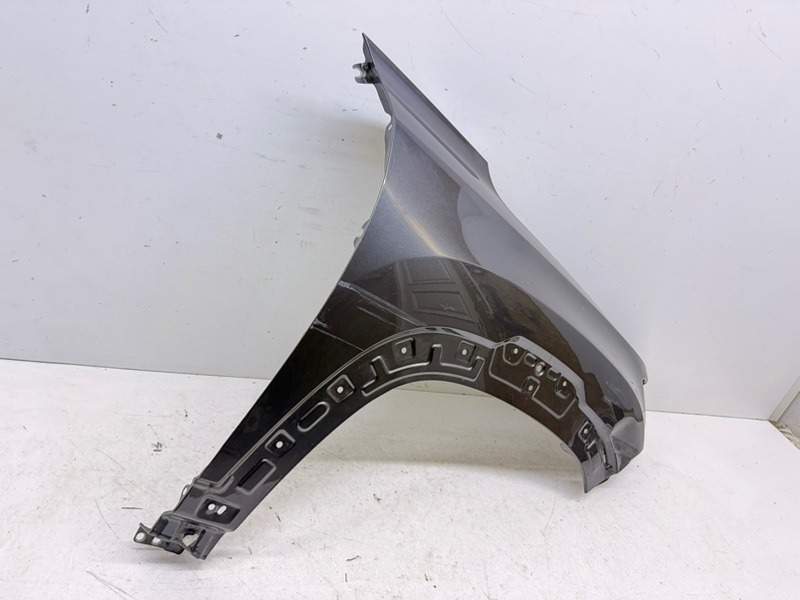 Крыло переднее правое