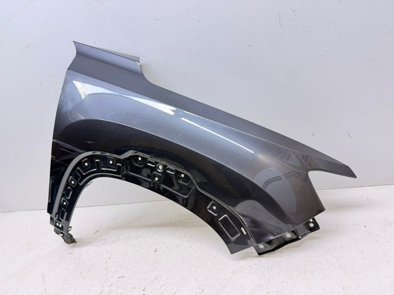 Крыло переднее правое