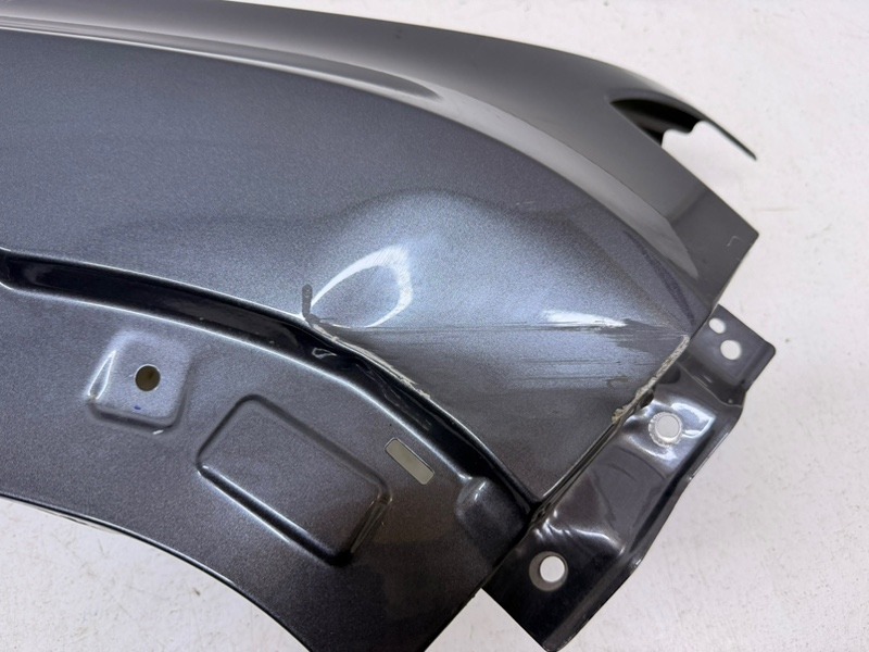 Крыло переднее правое