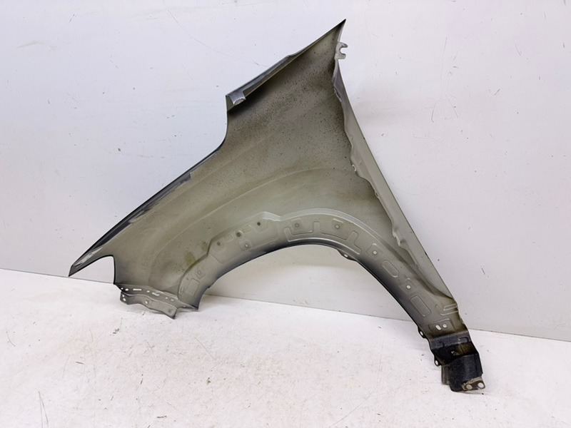 Крыло переднее правое