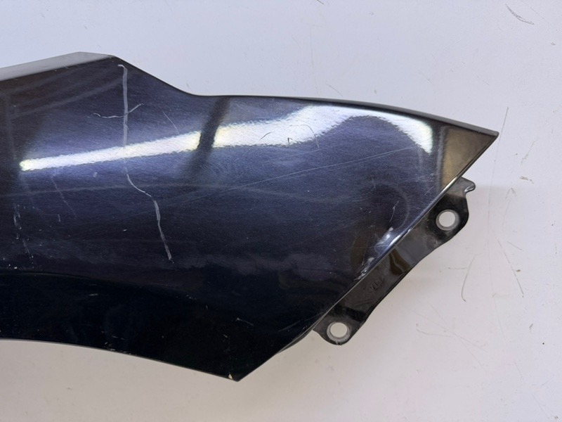 Крыло переднее правое