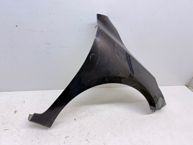 Крыло переднее правое