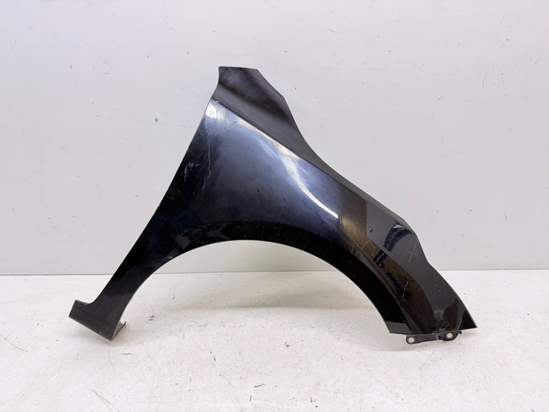 Крыло переднее правое