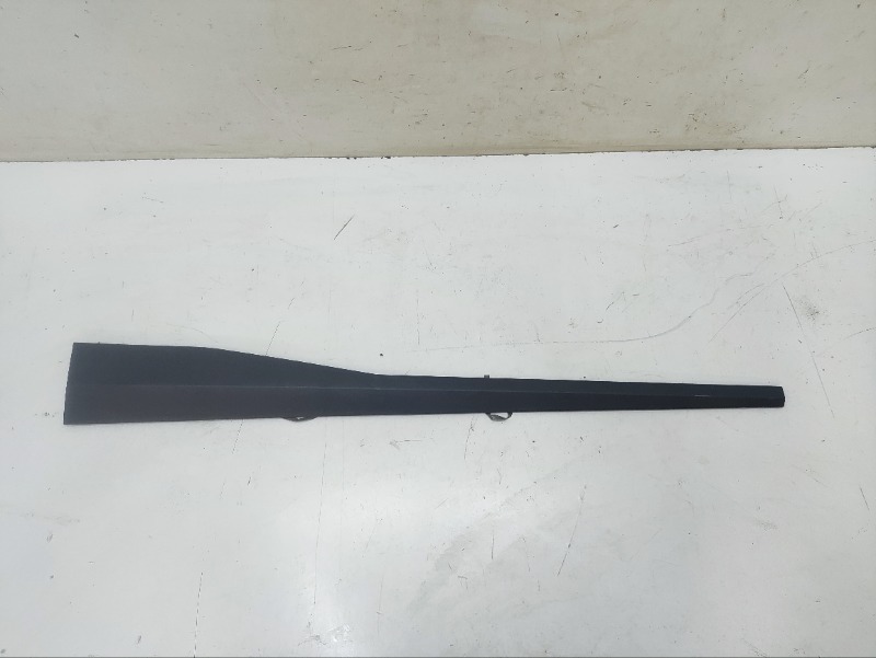 Накладка двери передней правой