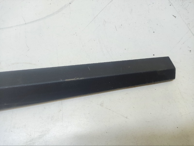 Накладка двери передней правой