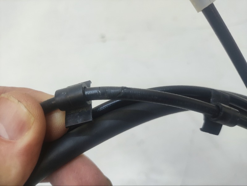 Трос открывания капота