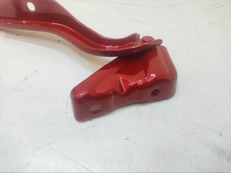 Петля капота правая