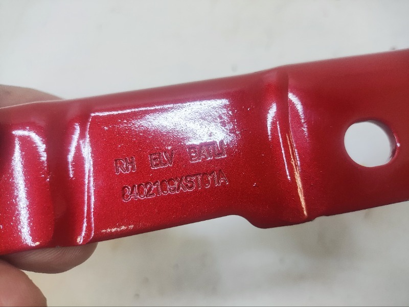 Петля капота правая