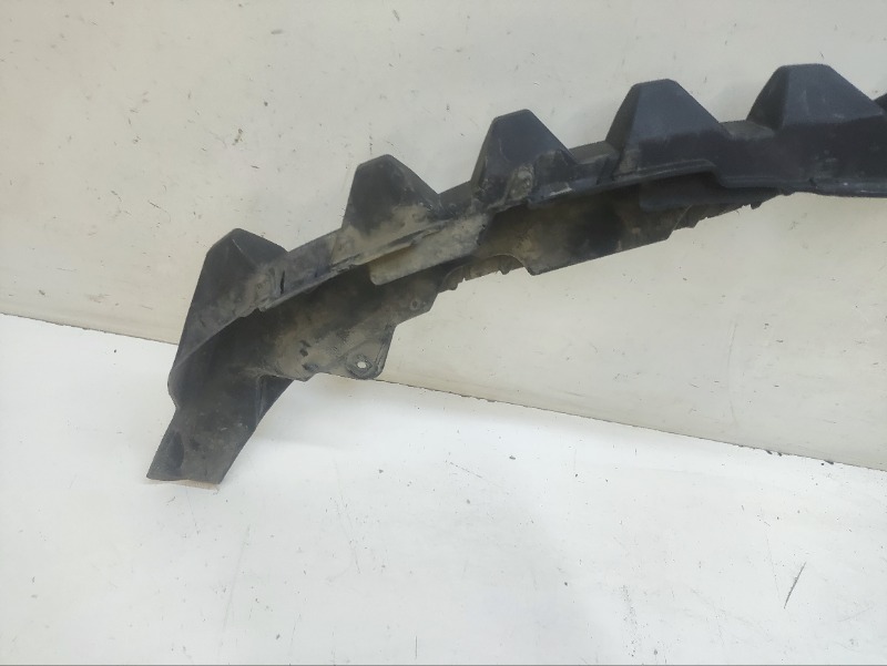 Кронштейн переднего бампера