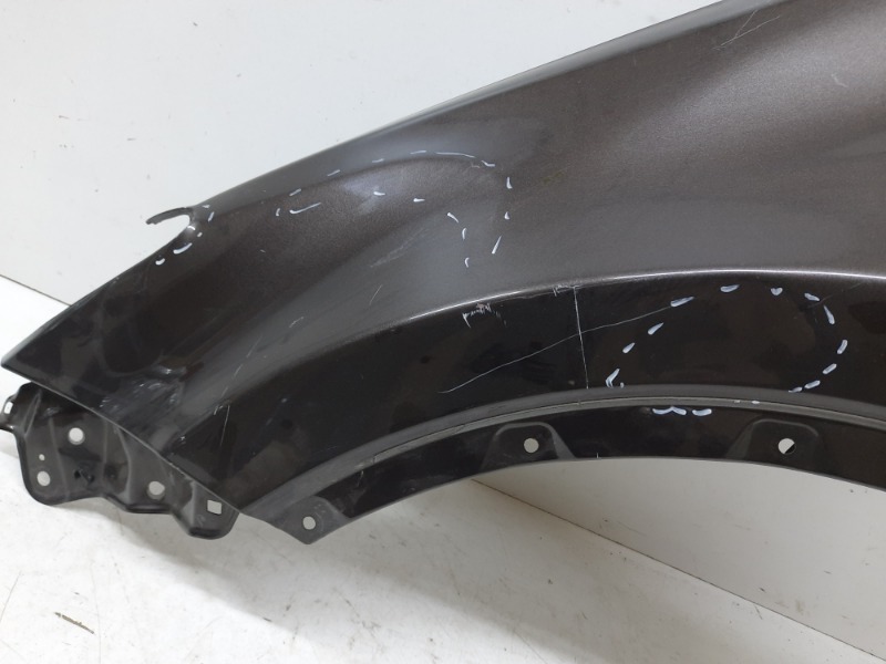 Крыло переднее левое