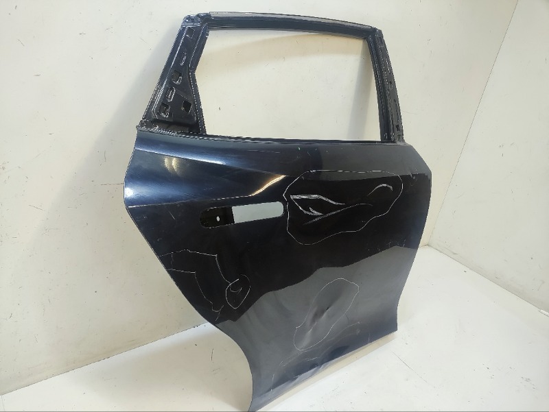 Дверь задняя правая