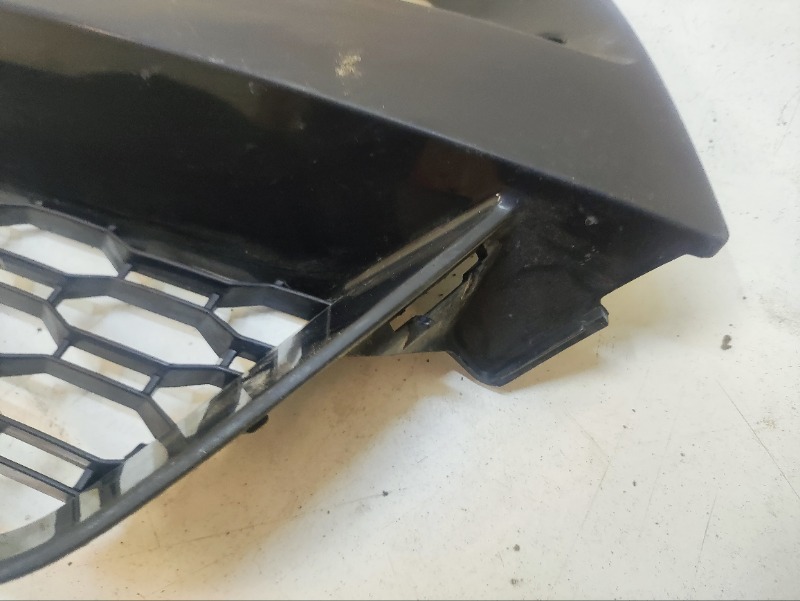 Рамка противотуманной фары правой