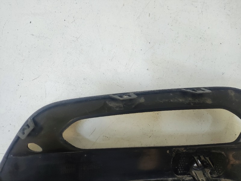 Рамка противотуманной фары правой