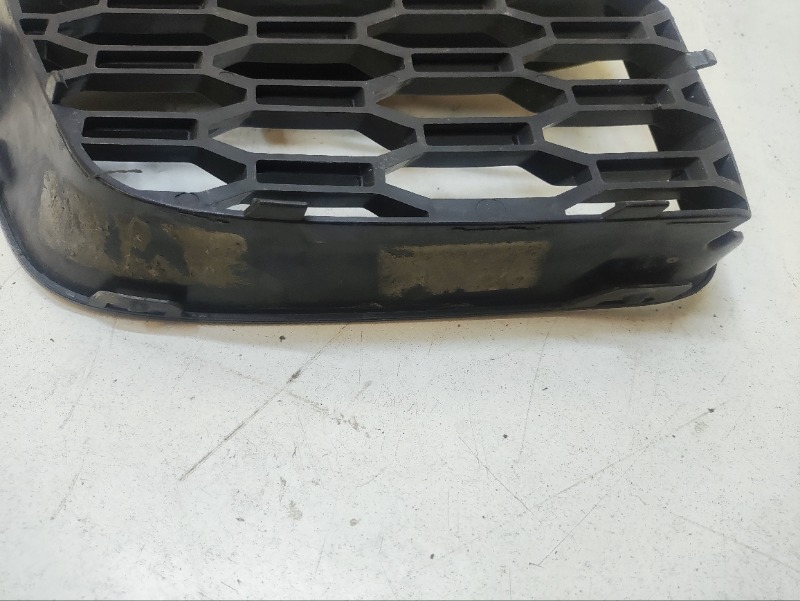 Рамка противотуманной фары правой