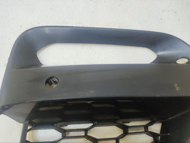 Рамка противотуманной фары правой