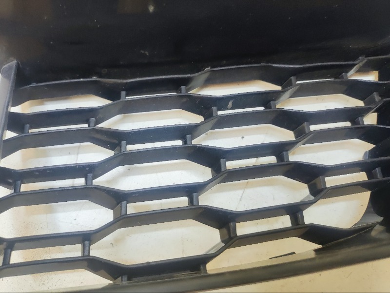 Рамка противотуманной фары правой