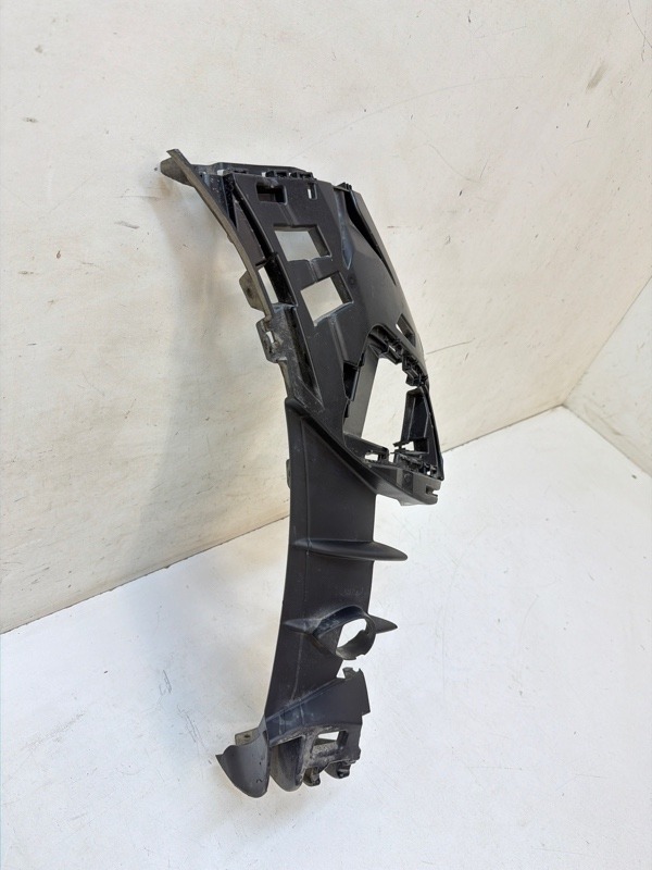 Кронштейн переднего бампера правый