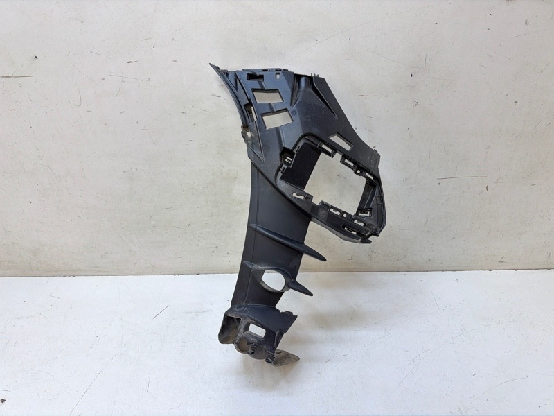 Кронштейн переднего бампера правый