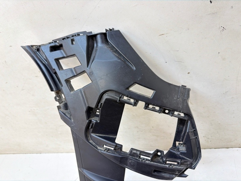 Кронштейн переднего бампера правый