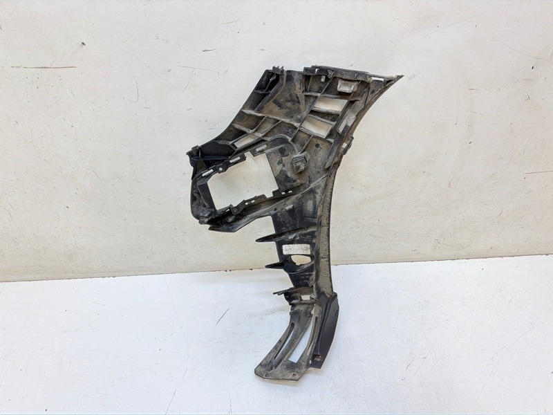 Кронштейн переднего бампера правый