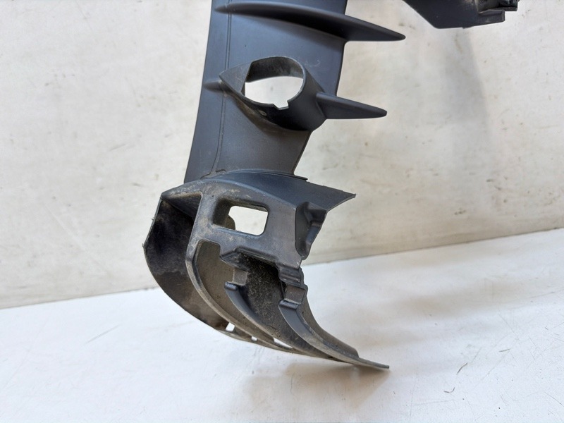 Кронштейн переднего бампера правый